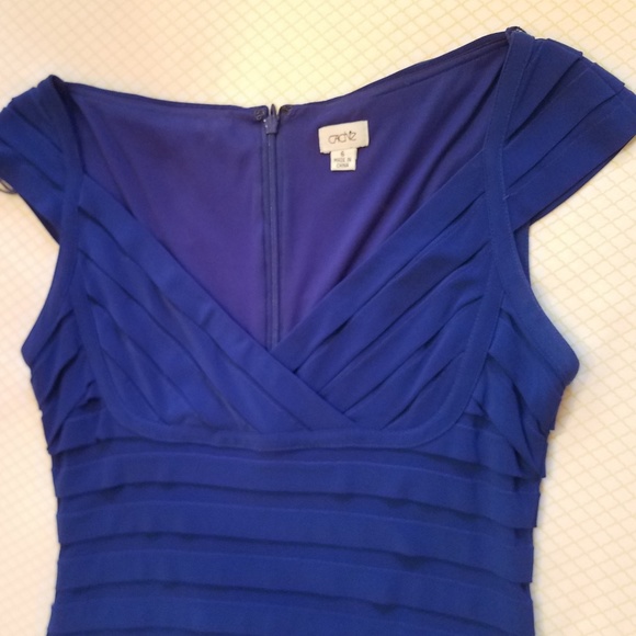 EUC Cache Dress - Picture 2 of 2